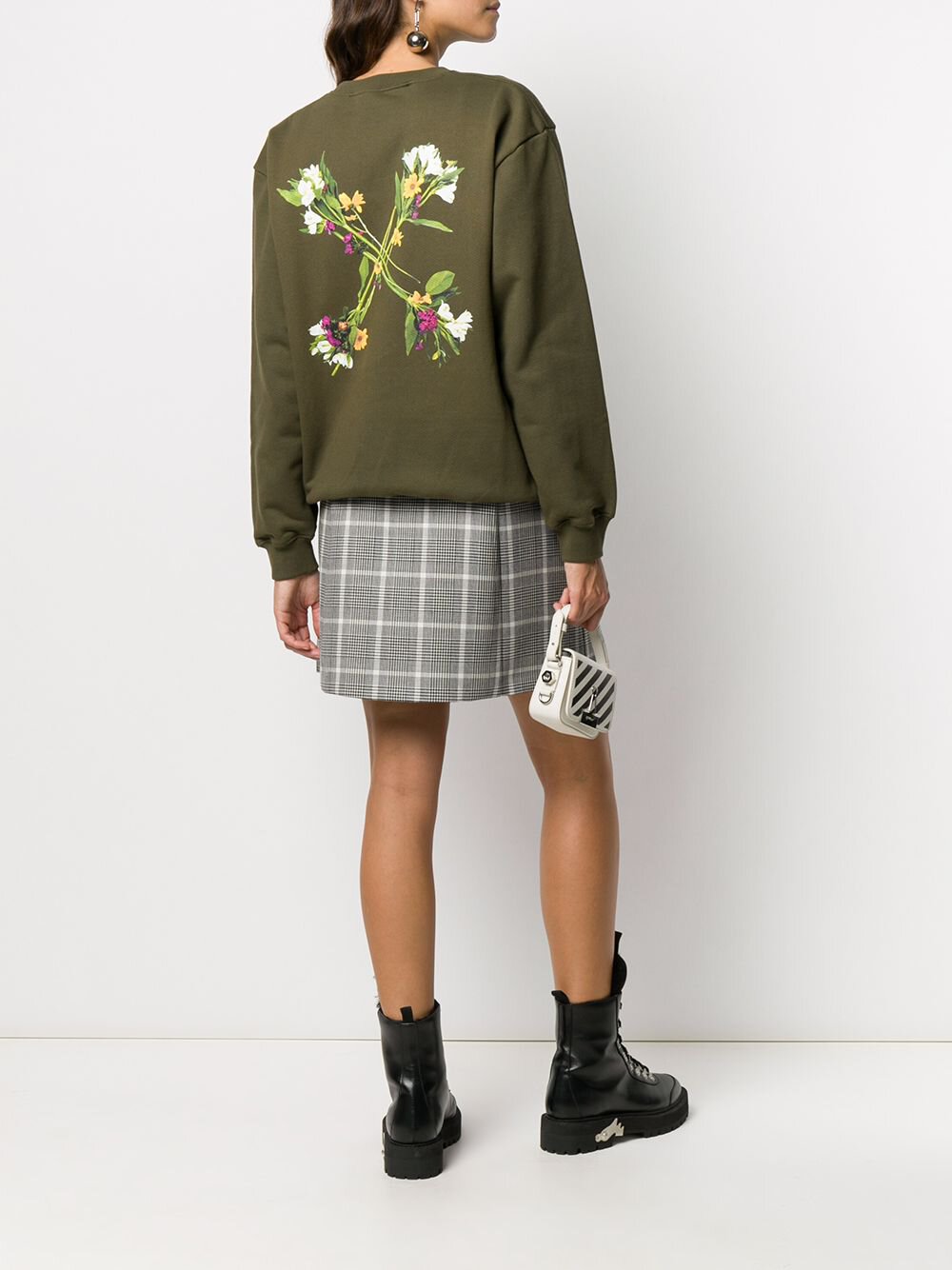 Ejer- Off-white Sweater