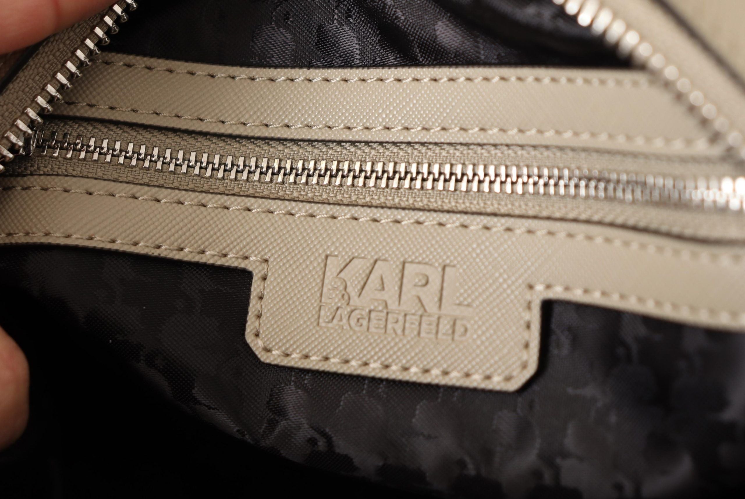 Karl Lagerfeld Elegant Green Shoulder Handbag